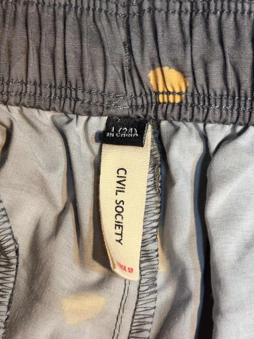 the Civil Society Navarro Shorts in a Charcoal Daisy Print 32 - Picture 7 of 10